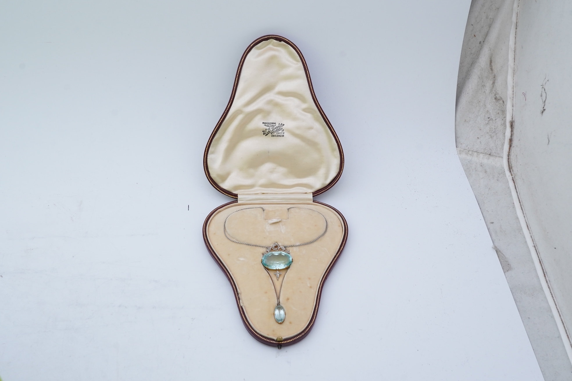 An Edwardian aquamarine and diamond pendant necklace, early 20th century